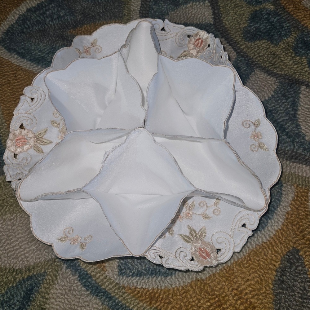 Vintage White Satin Embroidered Floral Bun Warmer Bread Basket Liner Snaps